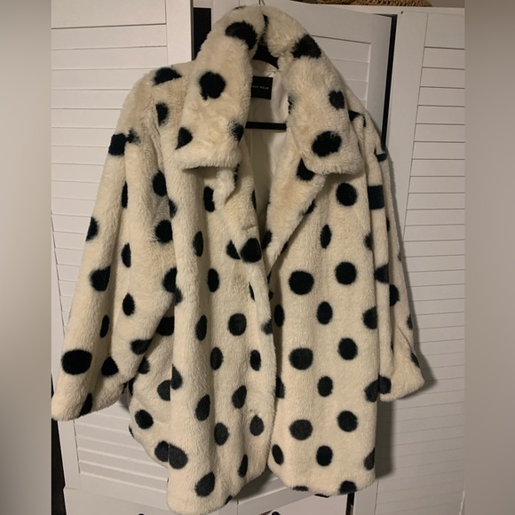 Who What Wear Plus Size Black and White Polka Dot Faux Fur Jacket - Picture 2 of 4